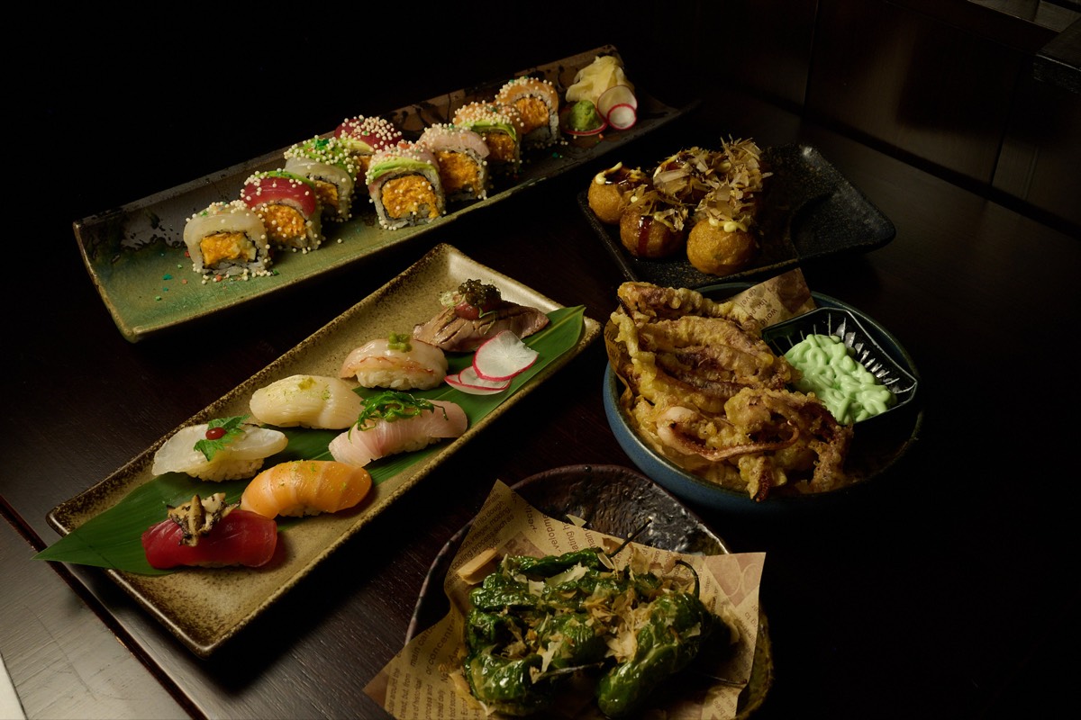 Fresh deluxe sashimi platter with seasonal fish at Showa Era Hell's Kitchen